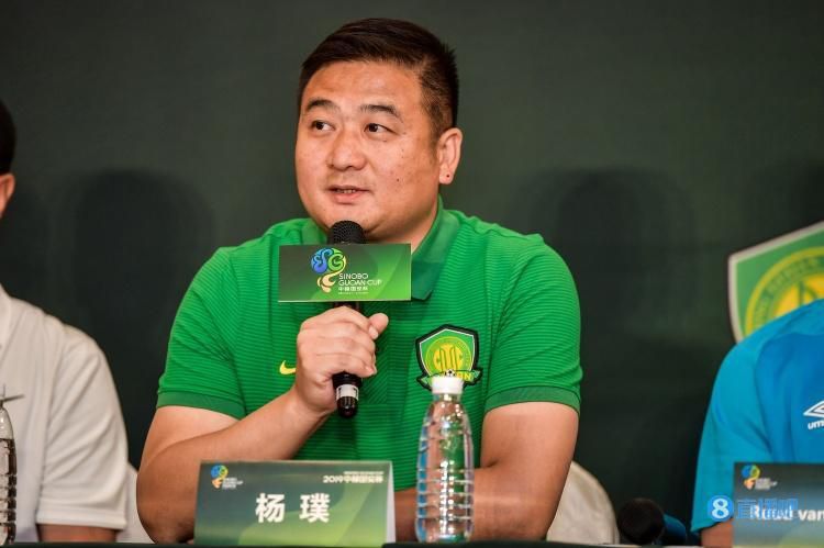女的扒开尿口让男人捅